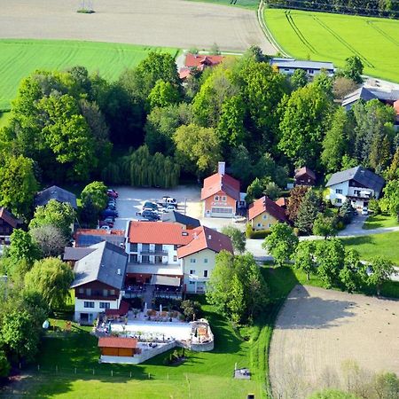 Hotel Gasthof-Strasser Tumeltsham Bagian luar foto