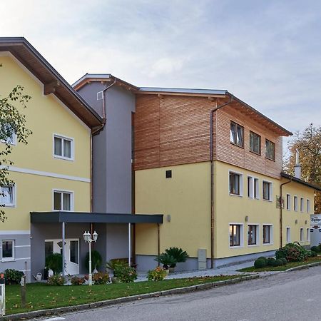 Hotel Gasthof-Strasser Tumeltsham Bagian luar foto